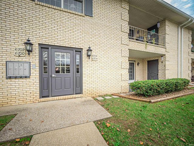 6704 Newburgh Road, Evansville, IN 47715