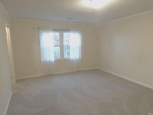 6704 Newburgh Road, Evansville, IN 47715