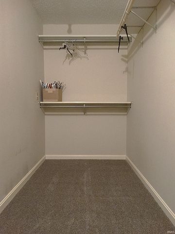 6704 Newburgh Road, Evansville, IN 47715