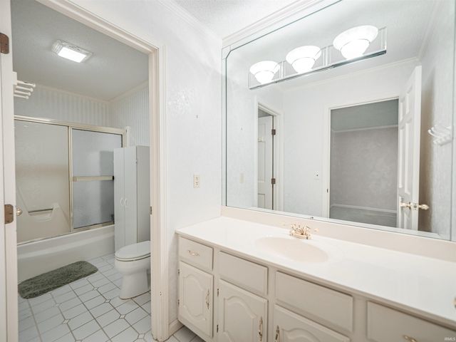 6704 Newburgh Road, Evansville, IN 47715