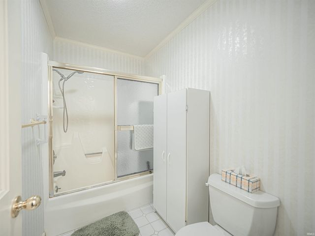 6704 Newburgh Road, Evansville, IN 47715