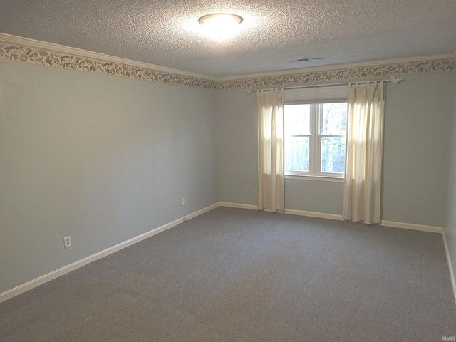 6704 Newburgh Road, Evansville, IN 47715