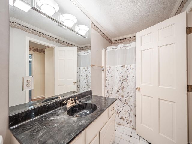 6704 Newburgh Road, Evansville, IN 47715