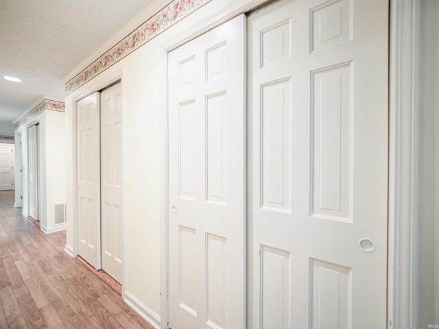 6704 Newburgh Road, Evansville, IN 47715