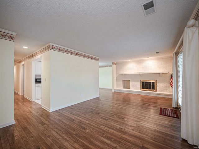 6704 Newburgh Road, Evansville, IN 47715