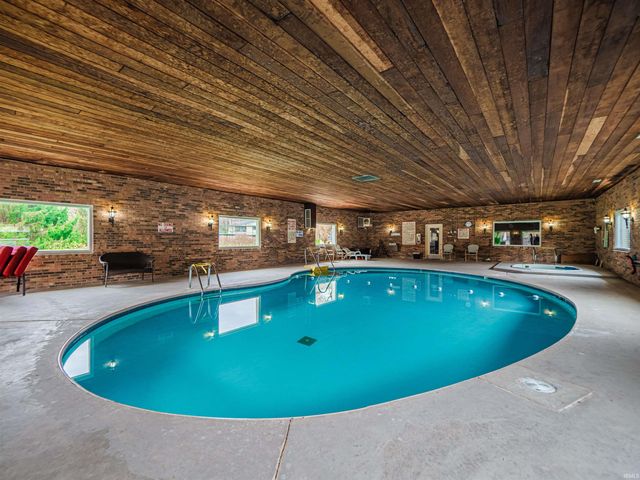 6704 Newburgh Road, Evansville, IN 47715