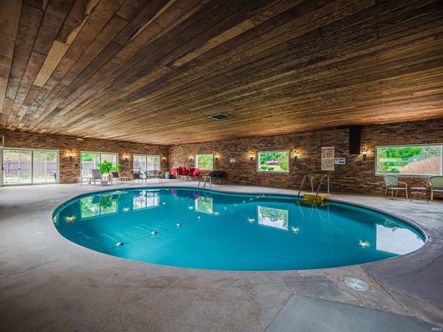 6704 Newburgh Road, Evansville, IN 47715