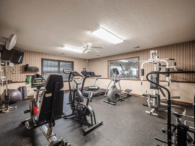 6704 Newburgh Road, Evansville, IN 47715