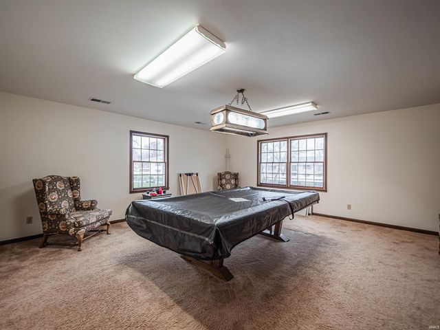 6704 Newburgh Road, Evansville, IN 47715