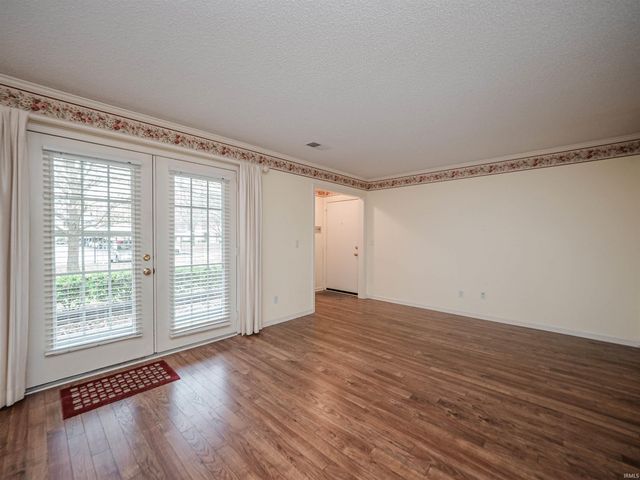 6704 Newburgh Road, Evansville, IN 47715