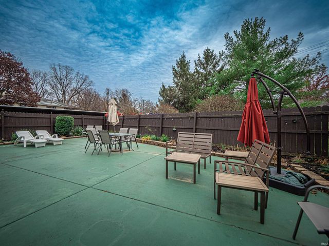 6704 Newburgh Road, Evansville, IN 47715