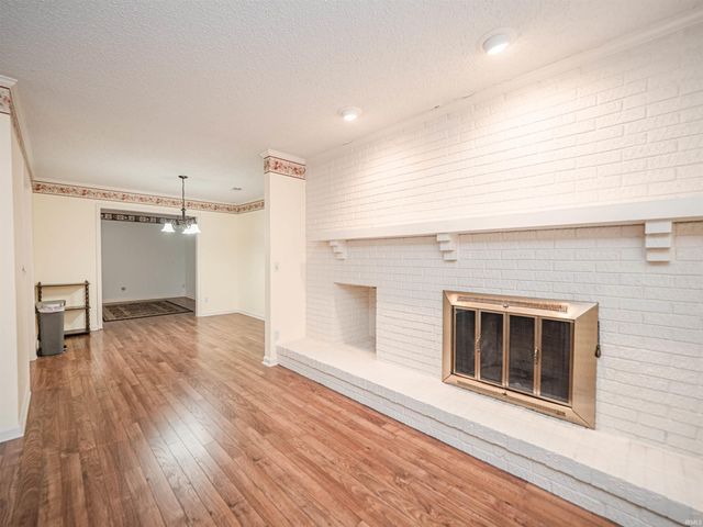 6704 Newburgh Road, Evansville, IN 47715