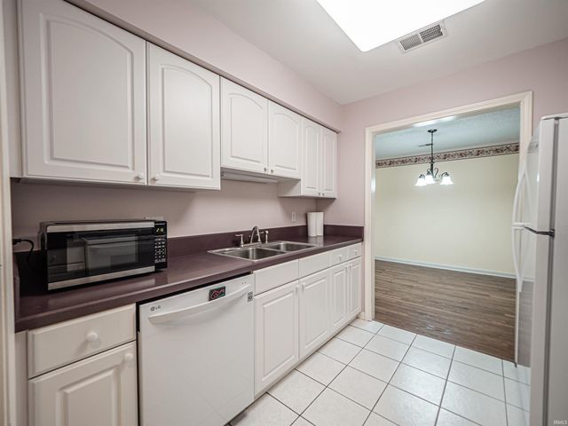 6704 Newburgh Road, Evansville, IN 47715