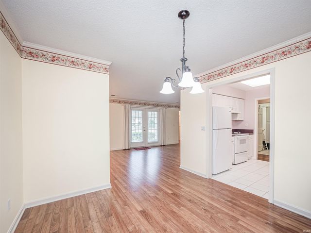 6704 Newburgh Road, Evansville, IN 47715