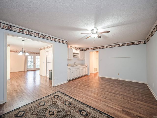 6704 Newburgh Road, Evansville, IN 47715