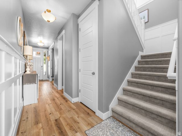9203 S BRIGHTON DR, Sandy, UT 84070