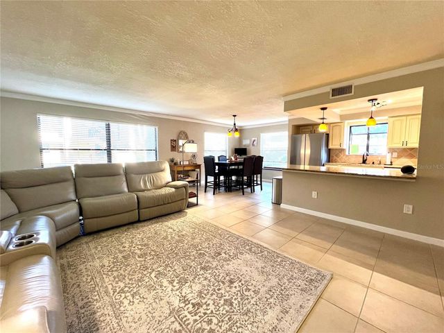 2101 HAMMOCK PINE BOULEVARD 2101, Clearwater, FL 33761