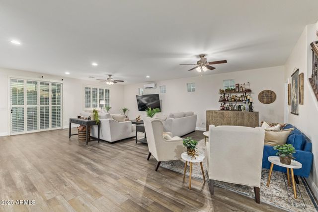 911 S WAYNE Drive, Chandler, AZ 85225