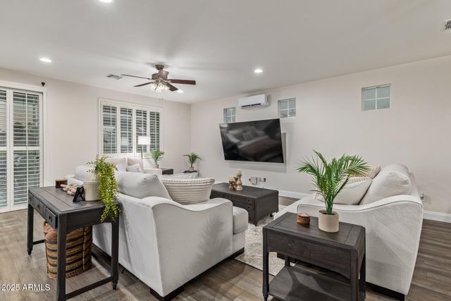 911 S WAYNE Drive, Chandler, AZ 85225