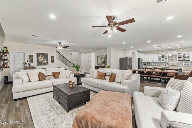 911 S WAYNE Drive, Chandler, AZ 85225