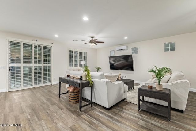 911 S WAYNE Drive, Chandler, AZ 85225