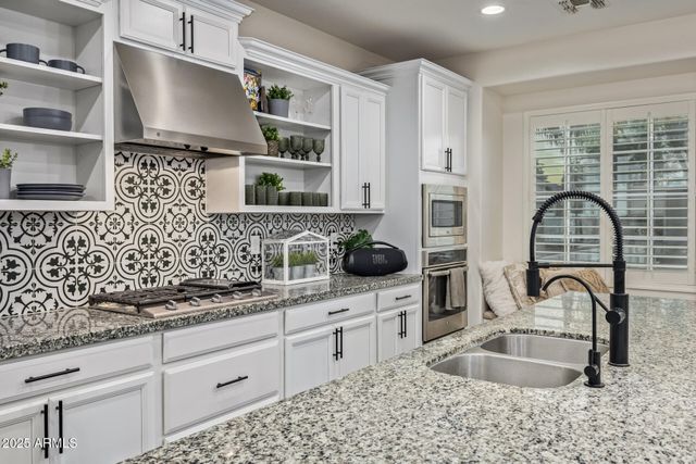 911 S WAYNE Drive, Chandler, AZ 85225