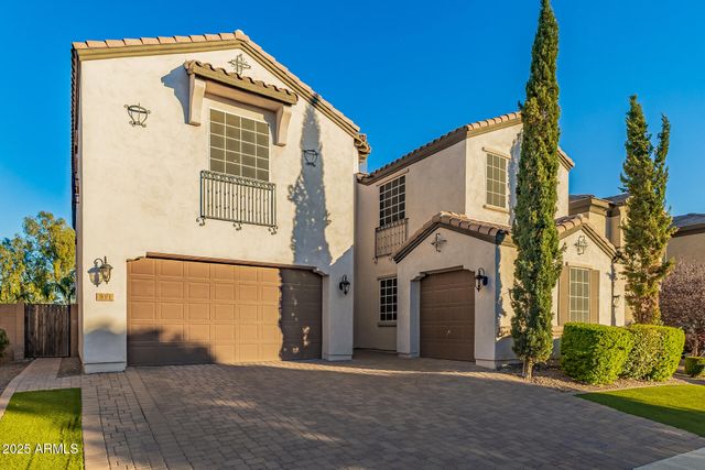 911 S WAYNE Drive, Chandler, AZ 85225