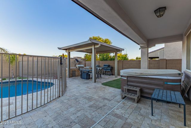 911 S WAYNE Drive, Chandler, AZ 85225