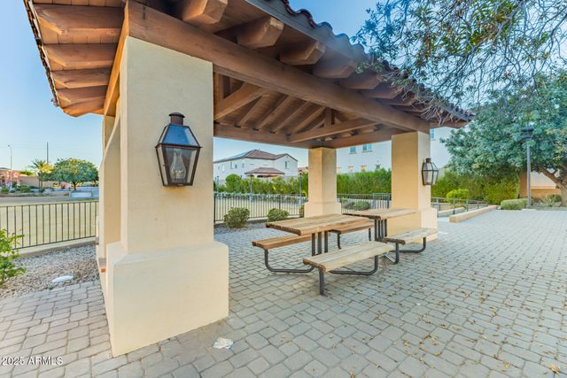 911 S WAYNE Drive, Chandler, AZ 85225