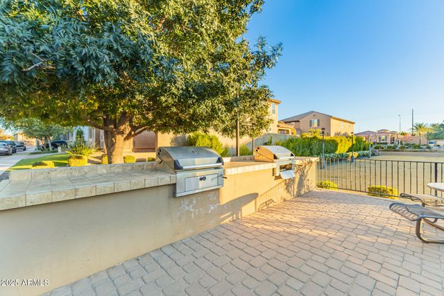 911 S WAYNE Drive, Chandler, AZ 85225