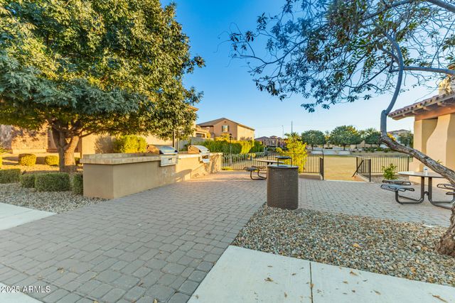 911 S WAYNE Drive, Chandler, AZ 85225