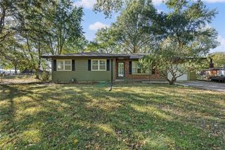 206 Evans Street, Tonganoxie, KS 66086