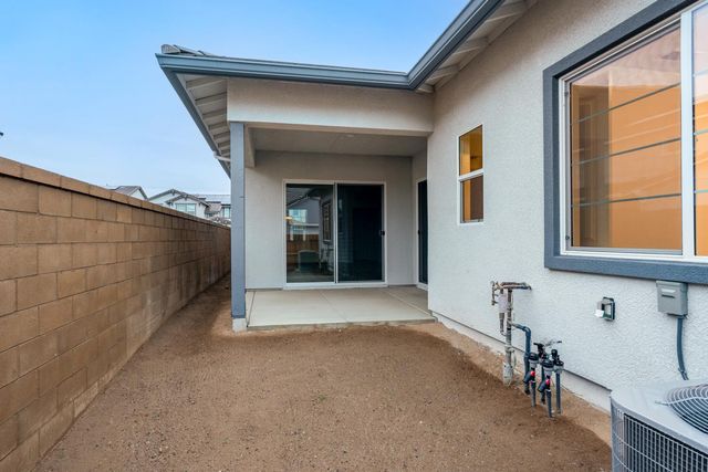 331 Peters Lane S, Madera, CA 93636