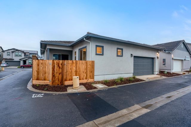 331 Peters Lane S, Madera, CA 93636