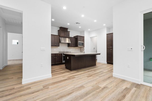 331 Peters Lane S, Madera, CA 93636