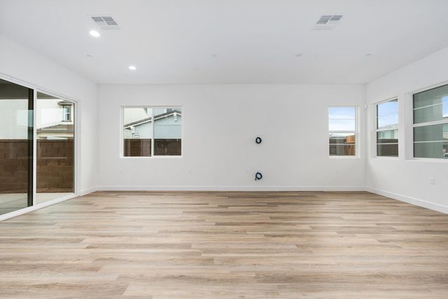 331 Peters Lane S, Madera, CA 93636