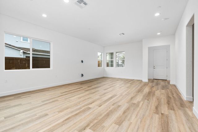 331 Peters Lane S, Madera, CA 93636