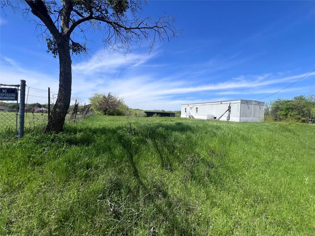 303 N Industrial Boulevard, Crowley, TX 76036