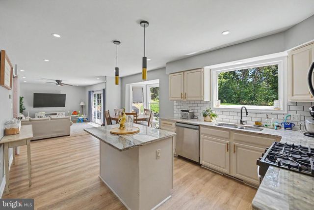 5000 YORK CT, Fredericksburg, VA 22408