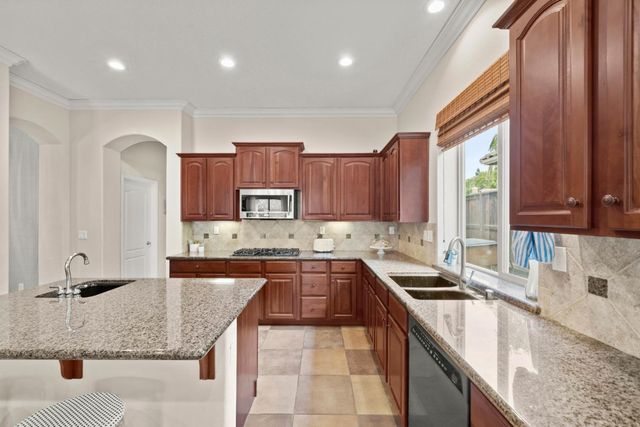985 Lavastone Dr, Lincoln, CA 95648