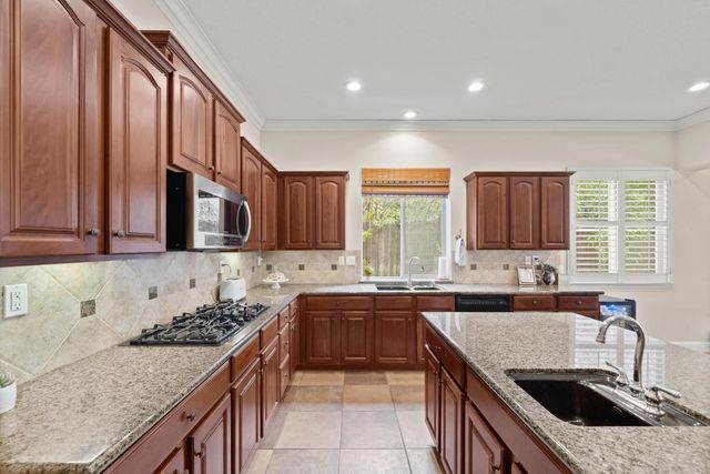 985 Lavastone Dr, Lincoln, CA 95648