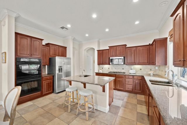 985 Lavastone Dr, Lincoln, CA 95648