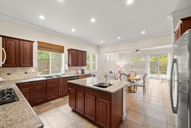 985 Lavastone Dr, Lincoln, CA 95648