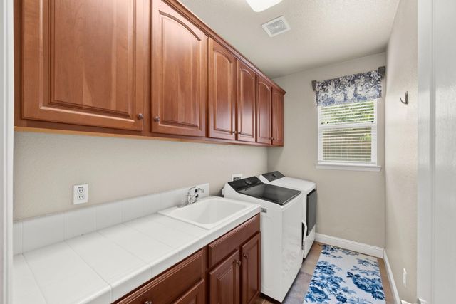 985 Lavastone Dr, Lincoln, CA 95648