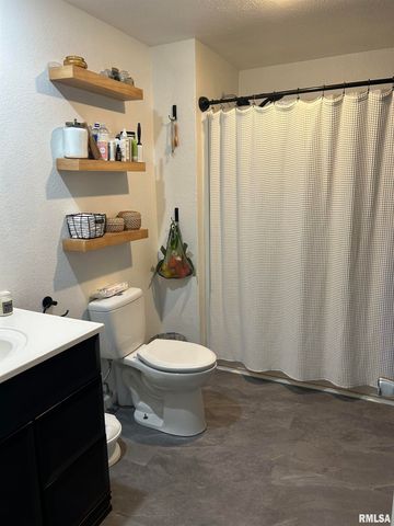 816 E STEVENSON Street, Taylorville, IL 62568