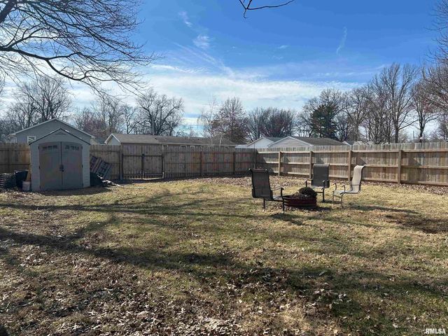 816 E STEVENSON Street, Taylorville, IL 62568