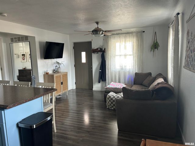 816 E STEVENSON Street, Taylorville, IL 62568