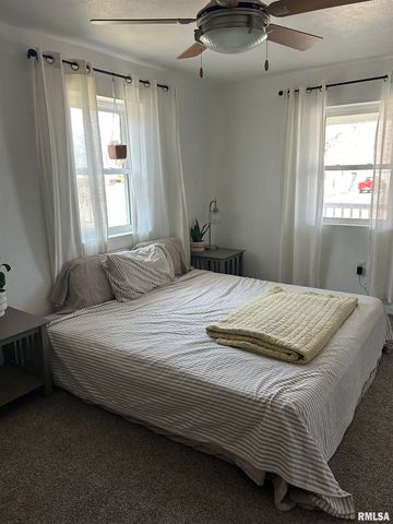 816 E STEVENSON Street, Taylorville, IL 62568