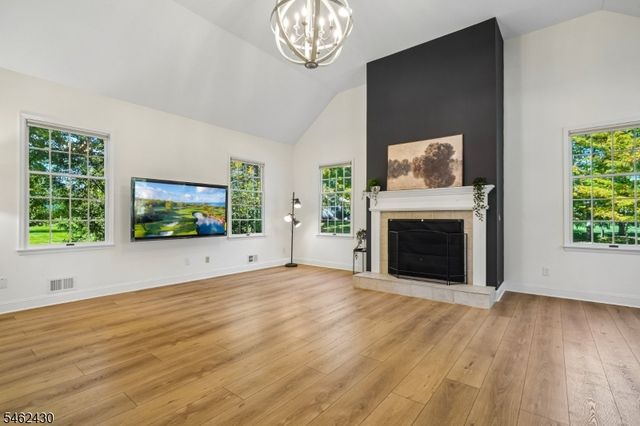 14 Eagle Dr, Raritan Twp., NJ 08551
