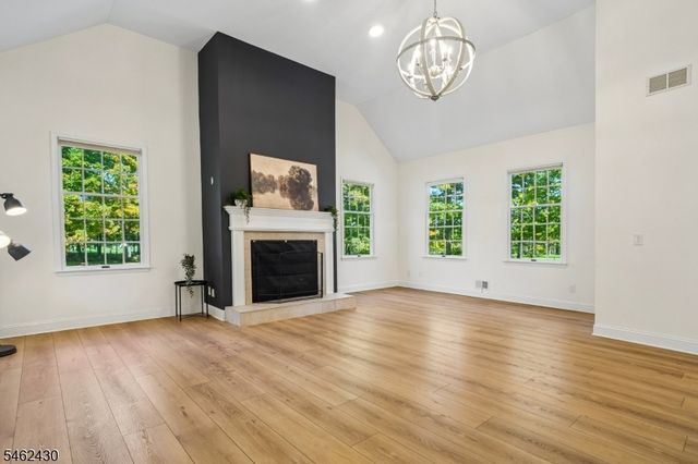 14 Eagle Dr, Raritan Twp., NJ 08551